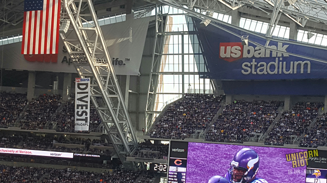 Minnesota Vikings' eager fans return to U.S. Bank Stadium for fake