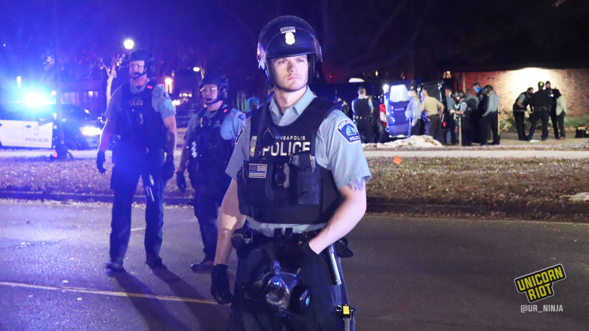 Minneapolis Police form a line in front of Bryant Square Park